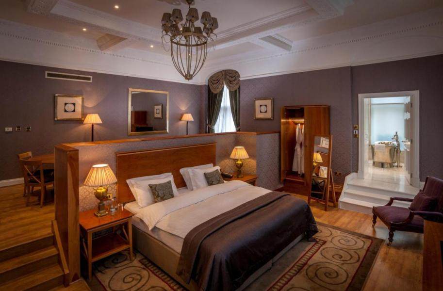 Quebecs Leeds  - Luxury boutique hotel